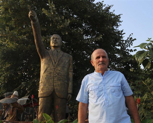 Cumhurbaşkanı Erdoğan'ın 4 metrelik heykelini yaptı