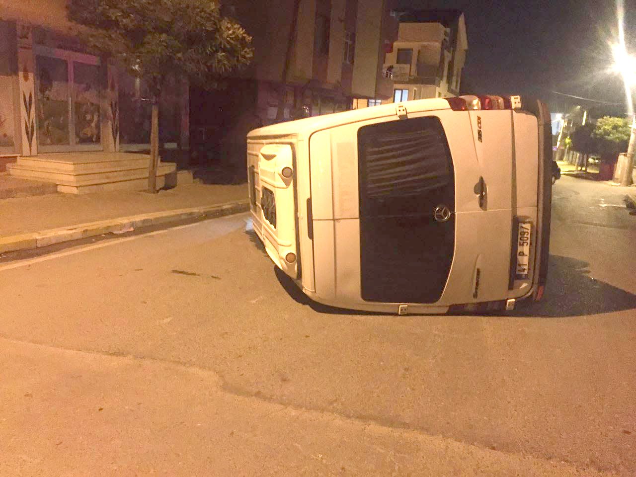 Osmangazi'de kavşakta kaza: 3 yaralı!