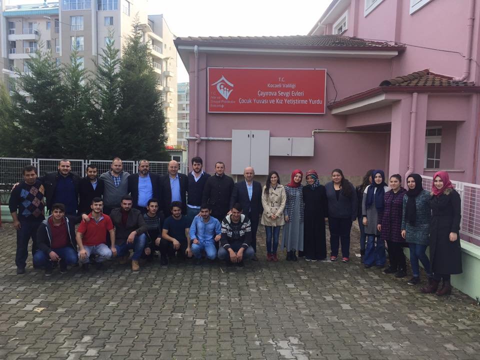 Darıcalı Ak gençler, Sevgi Evi'ne gitti