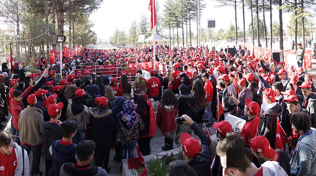 Darıcalı gençler, şehidimize gitti