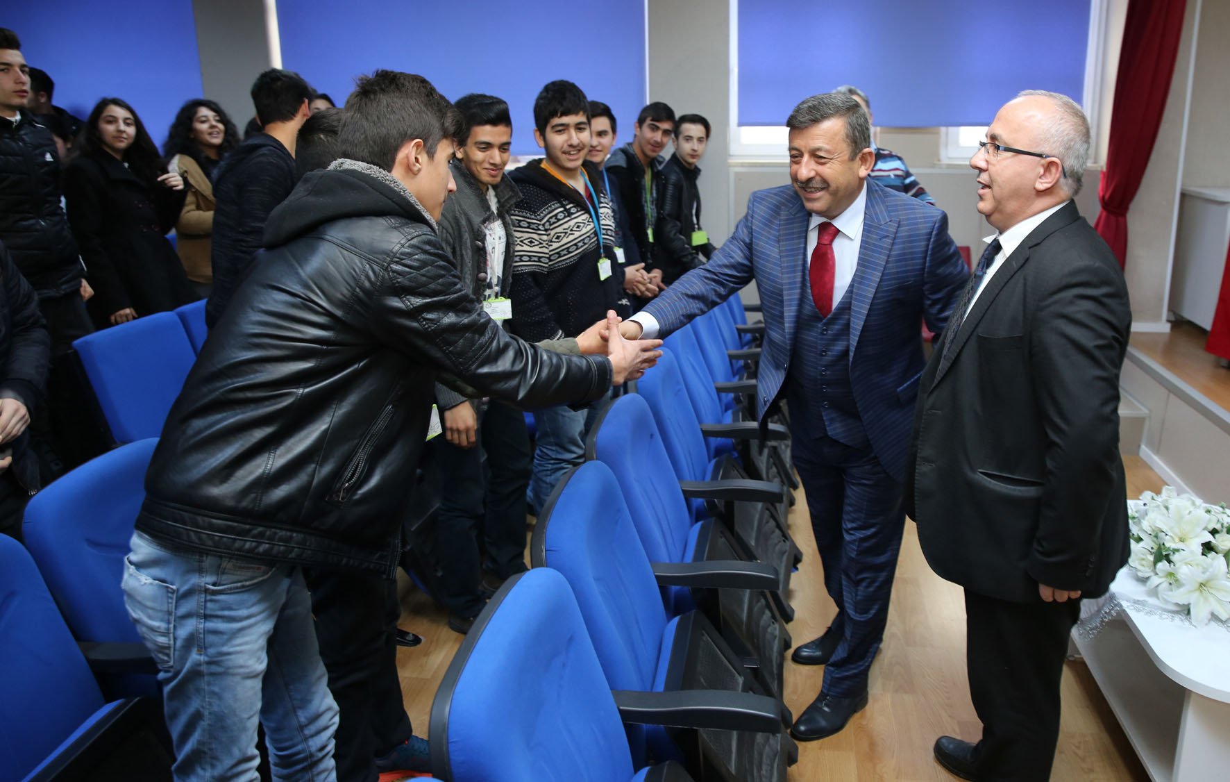 Karabacak, gençlere "Başarıya Giden Yollar"ı anlattı