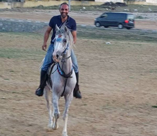 Ciritçi başkan yardımcısı attan düşerek yoğun bakıma alındı