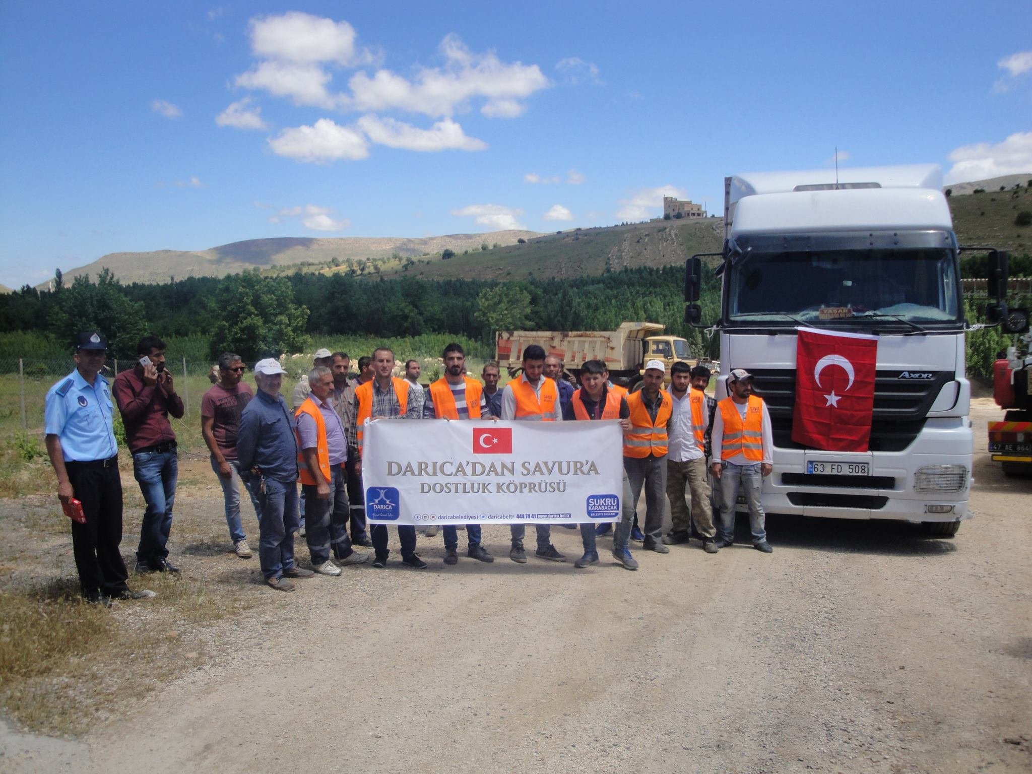 Darıca'dan Savur'a 2 konteyner malzeme desteği