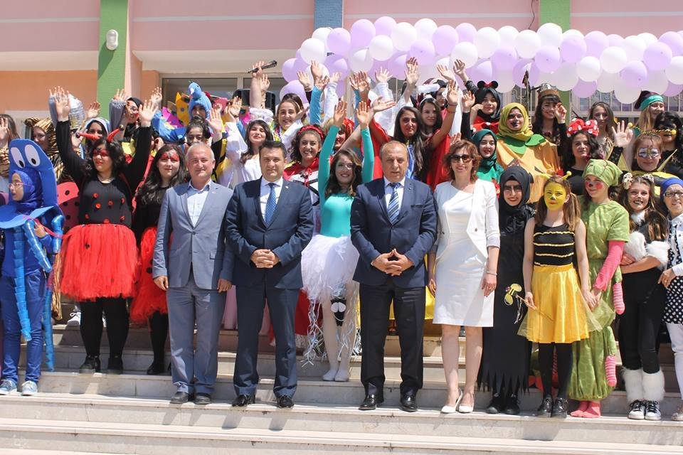 Kız öğrencilerden muhteşem gösteri