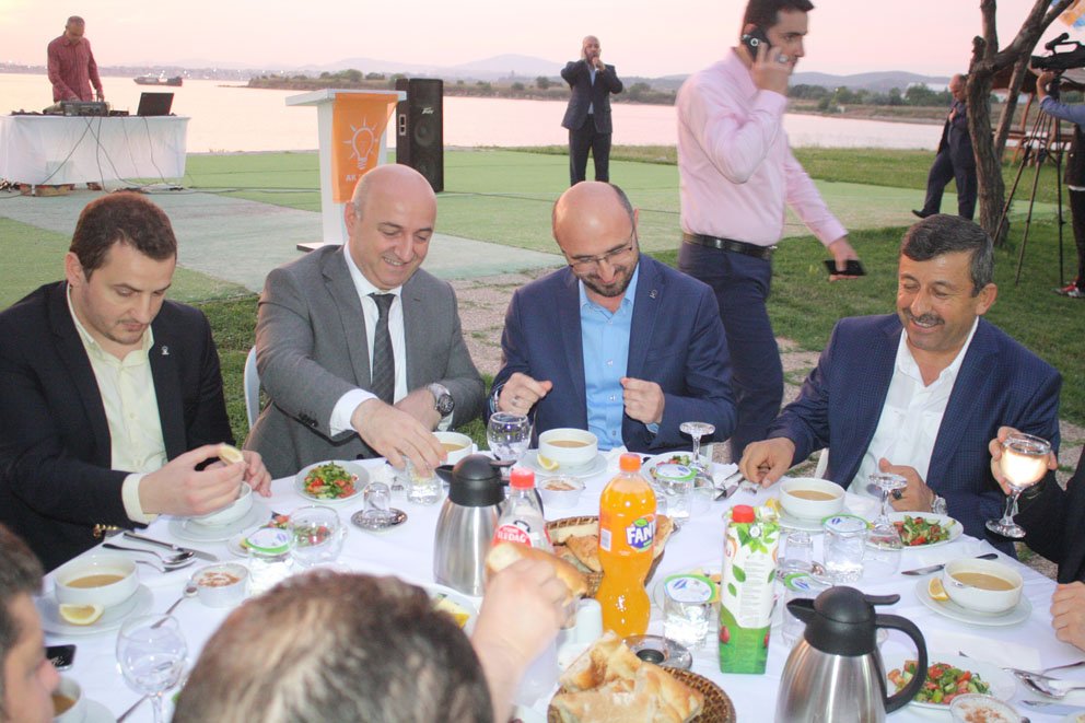 Ak Parti Darıca ailesi iftarda buluştu