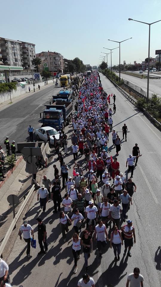 Adalet Yürüyüşü, trafiği felç etti