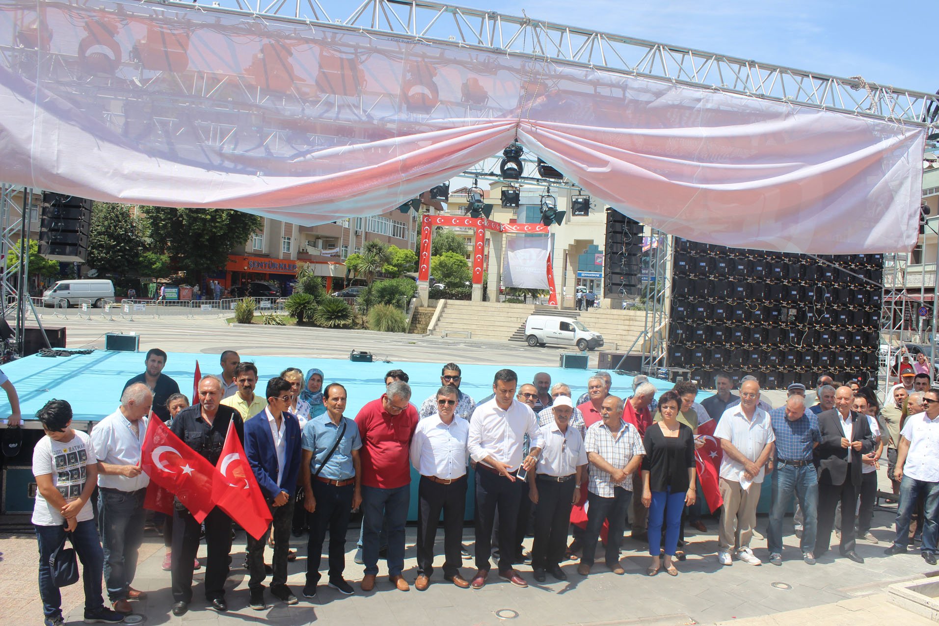 CHP Darıca'dan 15 Temmuz'a çelenkli anma