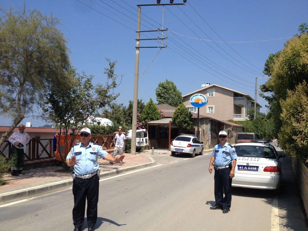 Polis, Darıca Plajları'nda göz açtırmıyor!