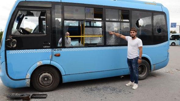 Minibüs sürücüleri birbirine girdi