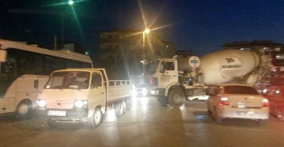 İstasyon Caddesi'nde trafik çilesi