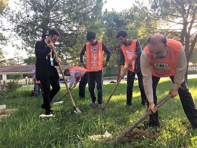 GTÜ'lü öğrenciler, Basın İlan'a fidan dikti