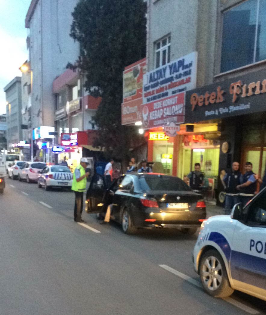 Darıca'da polis uygulamalarını sürdürüyor