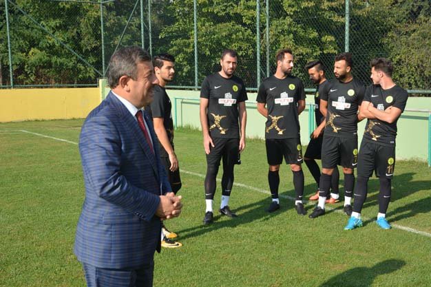 Karabacak, Darıca GB'li futbolcularla görüştü
