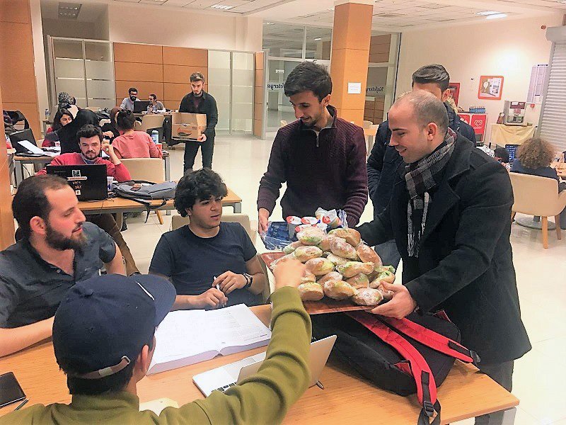 GTÜ Öğrenci Konseyi'nden öğrencilere ikram