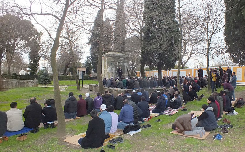 Tepki için Hünkar Çayırı’nda Cuma Namazı kıldılar