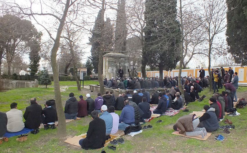 Tepki için Hünkar Çayırı'nda Cuma Namazı kıldılar