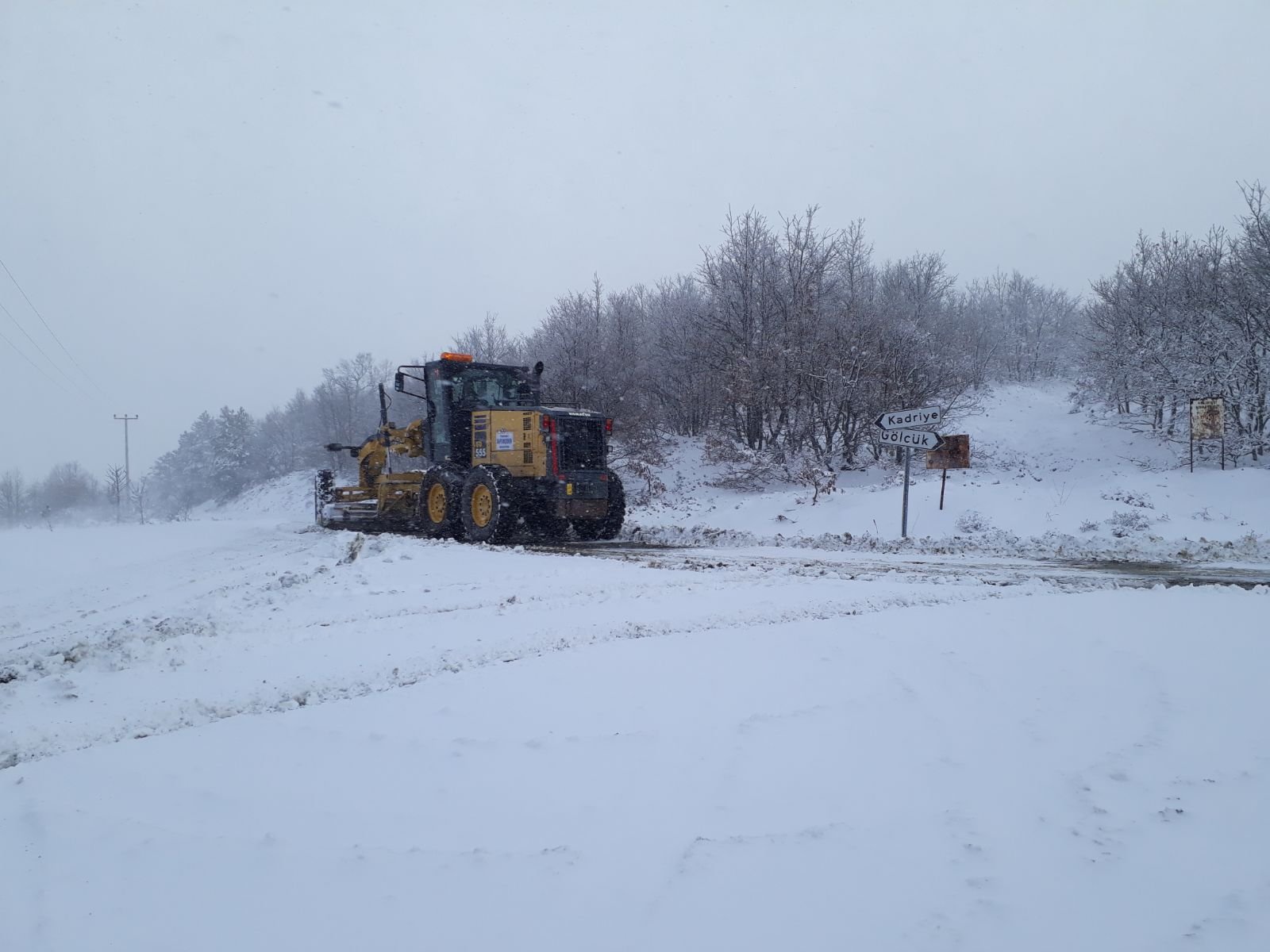 Büyükşehir ekipleri, kar yağışına anında müdahale ediyor