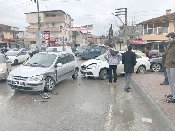 Aynı kavşak, aynı kaza!