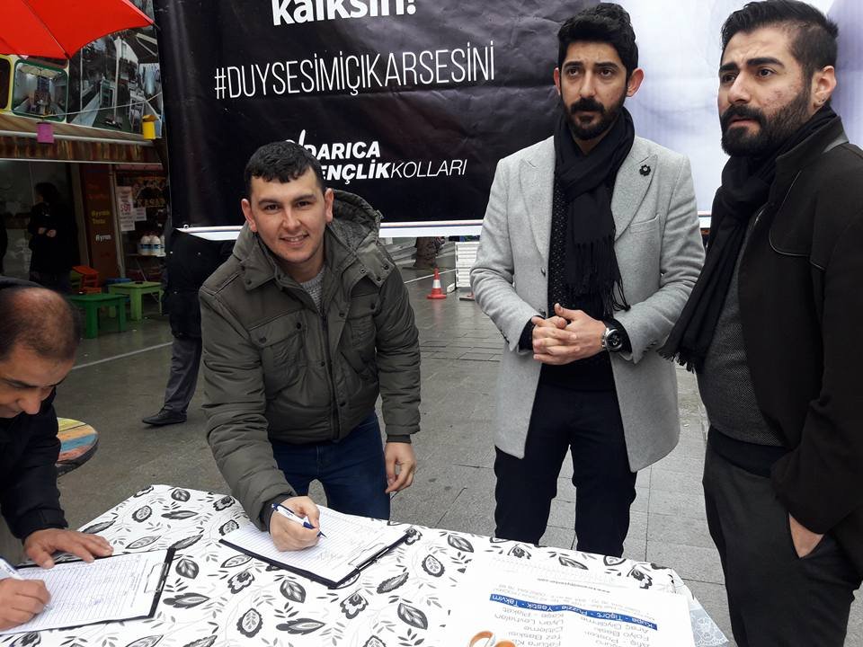 CHP'li gençlerden anlamlı imza kampanyası