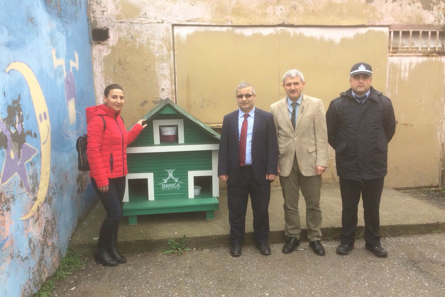 Darıca'da sokak hayvanları unutulmuyor