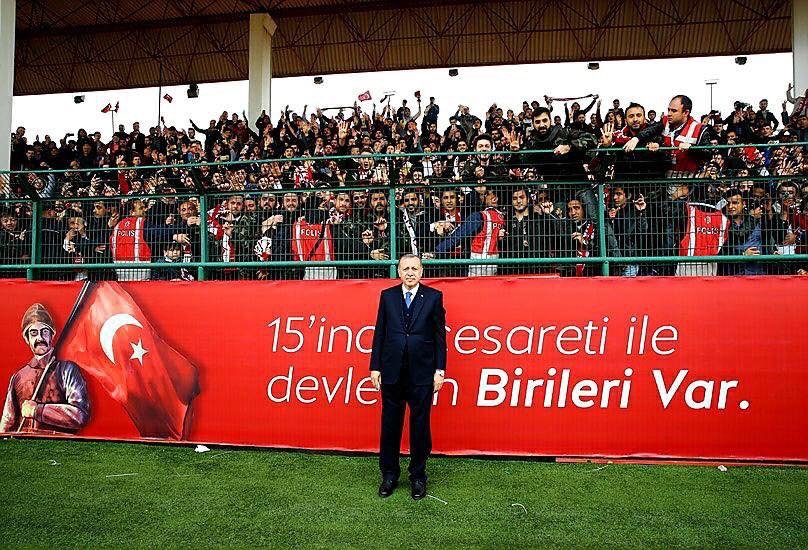 Cumhurbaşkanı Erdoğan, Ak Gençlik Kocaeli ile hatıra fotoğrafı çektirdi