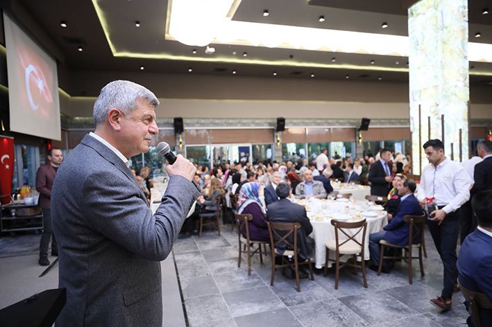 Karaosmanoğlu, "Şehitlerimizin ruhunu şad etmek için çalışıyoruz"