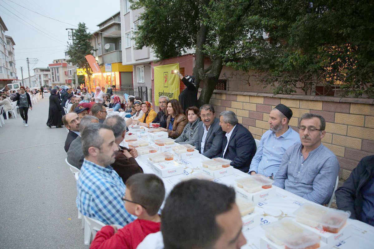 Bayramoğlu Mahallesi iftarda buluştu