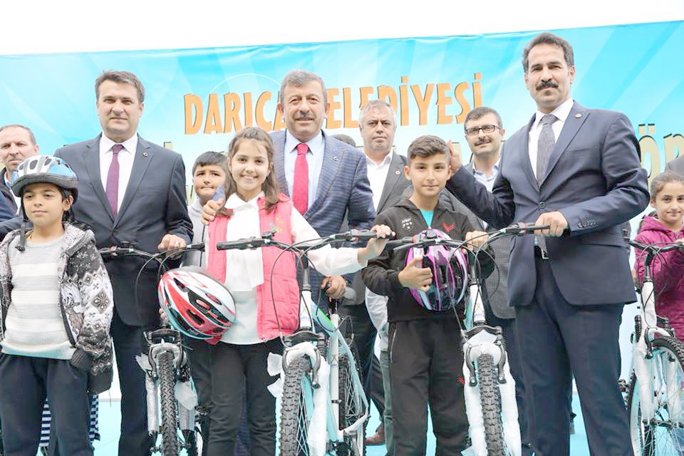 Darıca'da çocuklara bisiklet hediyesi!