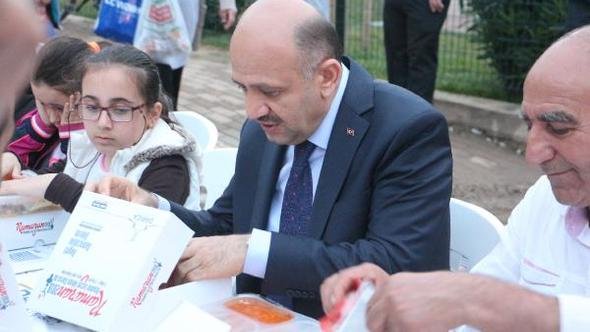  Başbakan Yardımcısı Işık, orucunu Darıca'da açtı