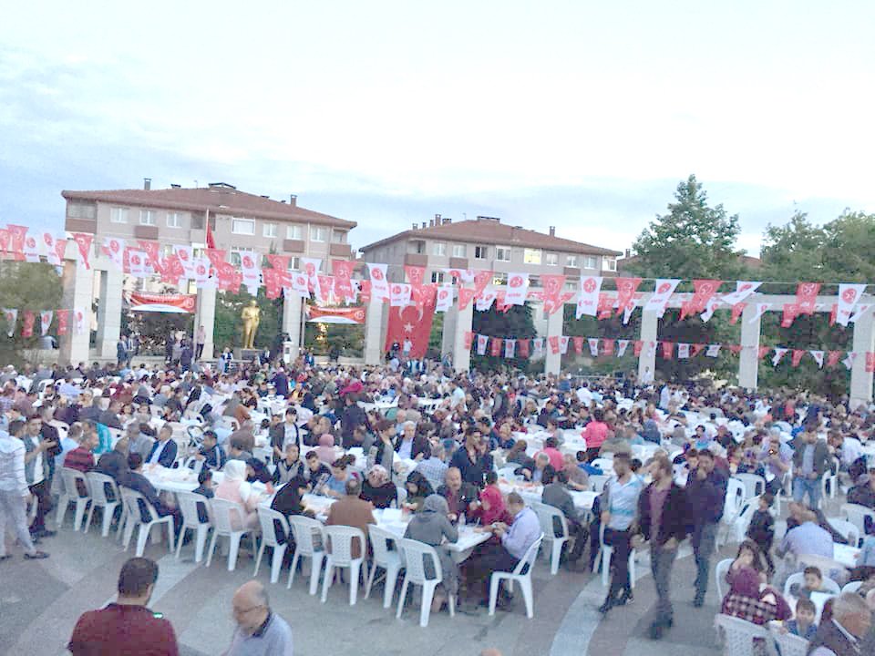 MHP Darıca'nın iftarına yoğun ilgi