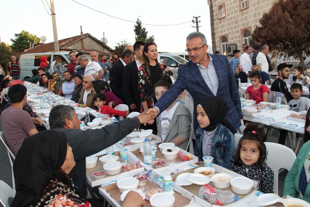 Gönül sofralarında binler birlikte iftar yaptı