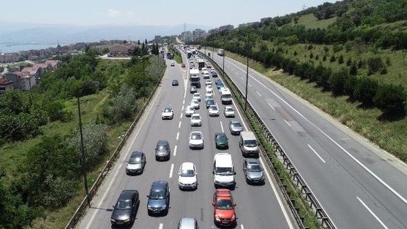 Kocaeli'nde bayram trafiği yoğunluğu