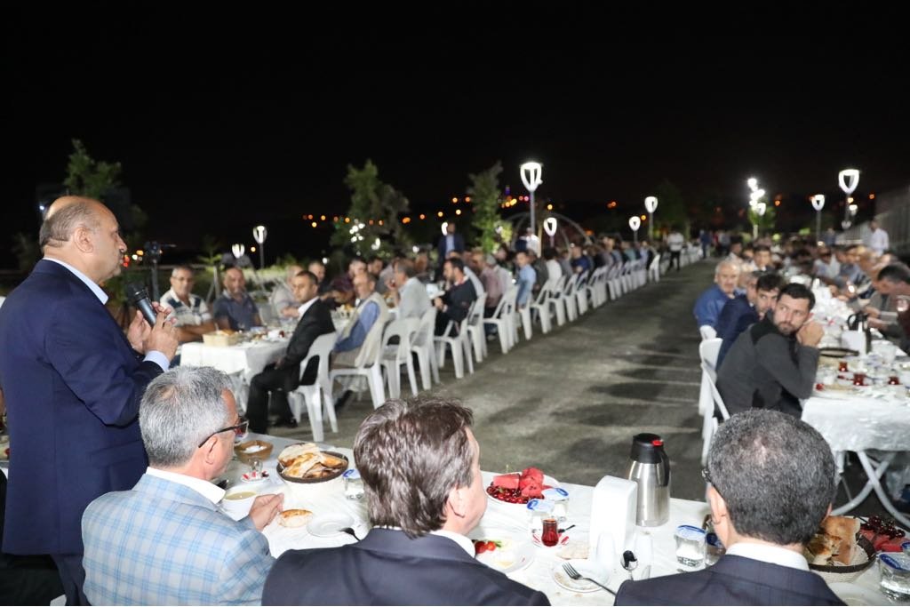 Işık, taksici esnafıyla sahur yaptı