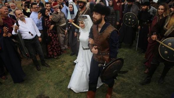 Recep Akdağ'ın oğlu, Gebze'de oba düğünü ile evlendi