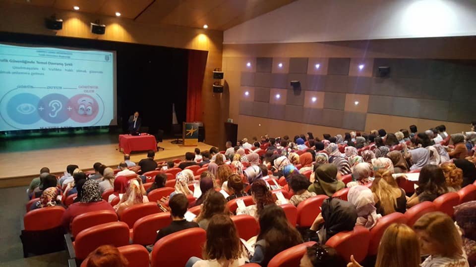 Darıca'da öğretmenlere trafik eğitimi verildi