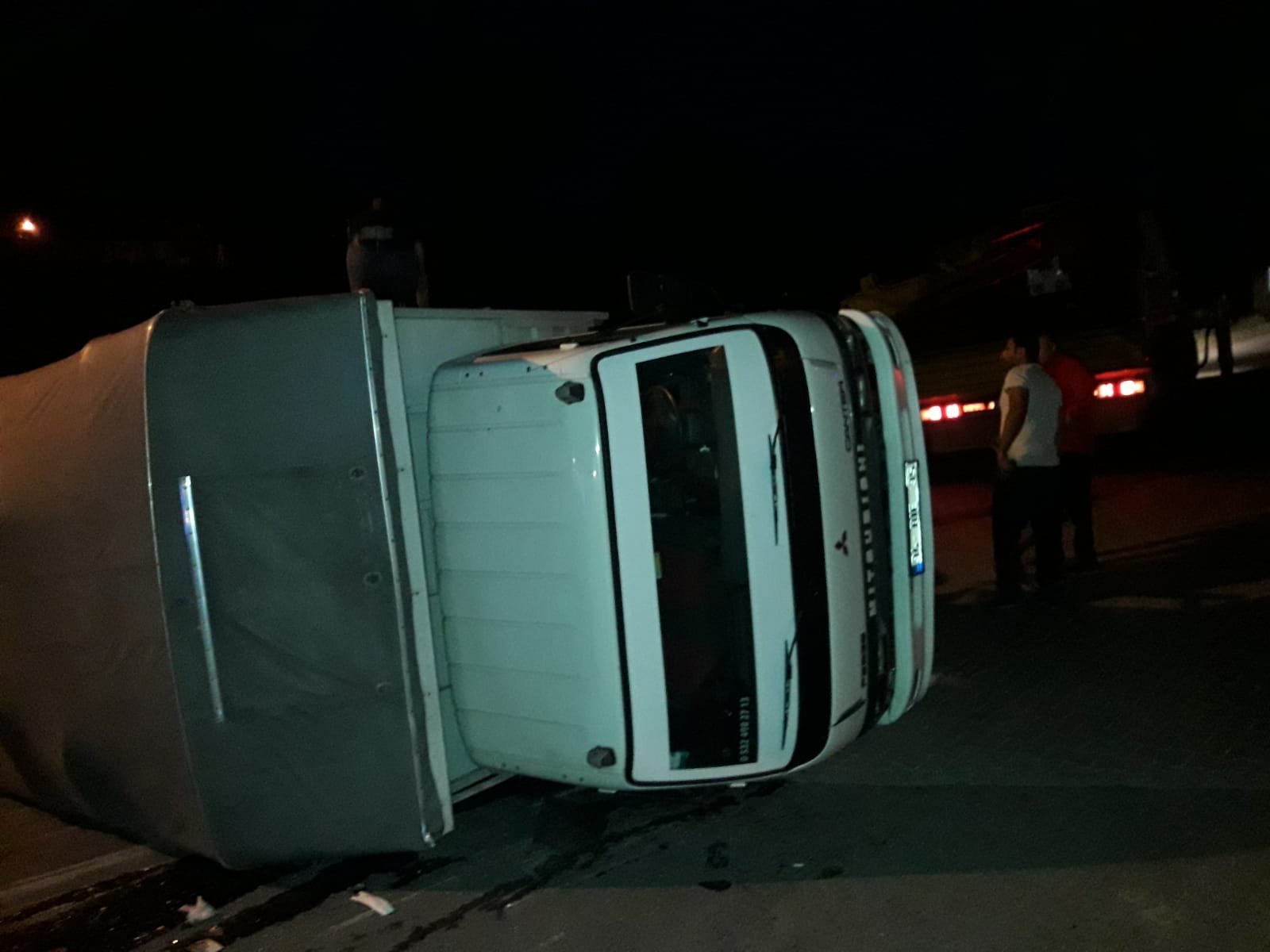 Darıca’da kamyonet devrildi!