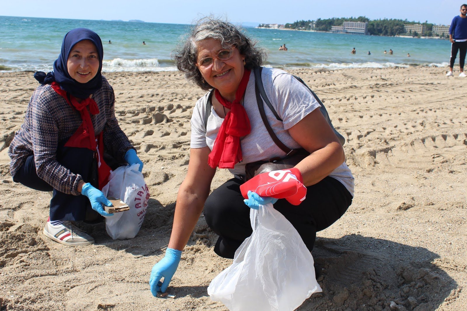 CHP'liler, Bayramoğlu sahillerini temizledi
