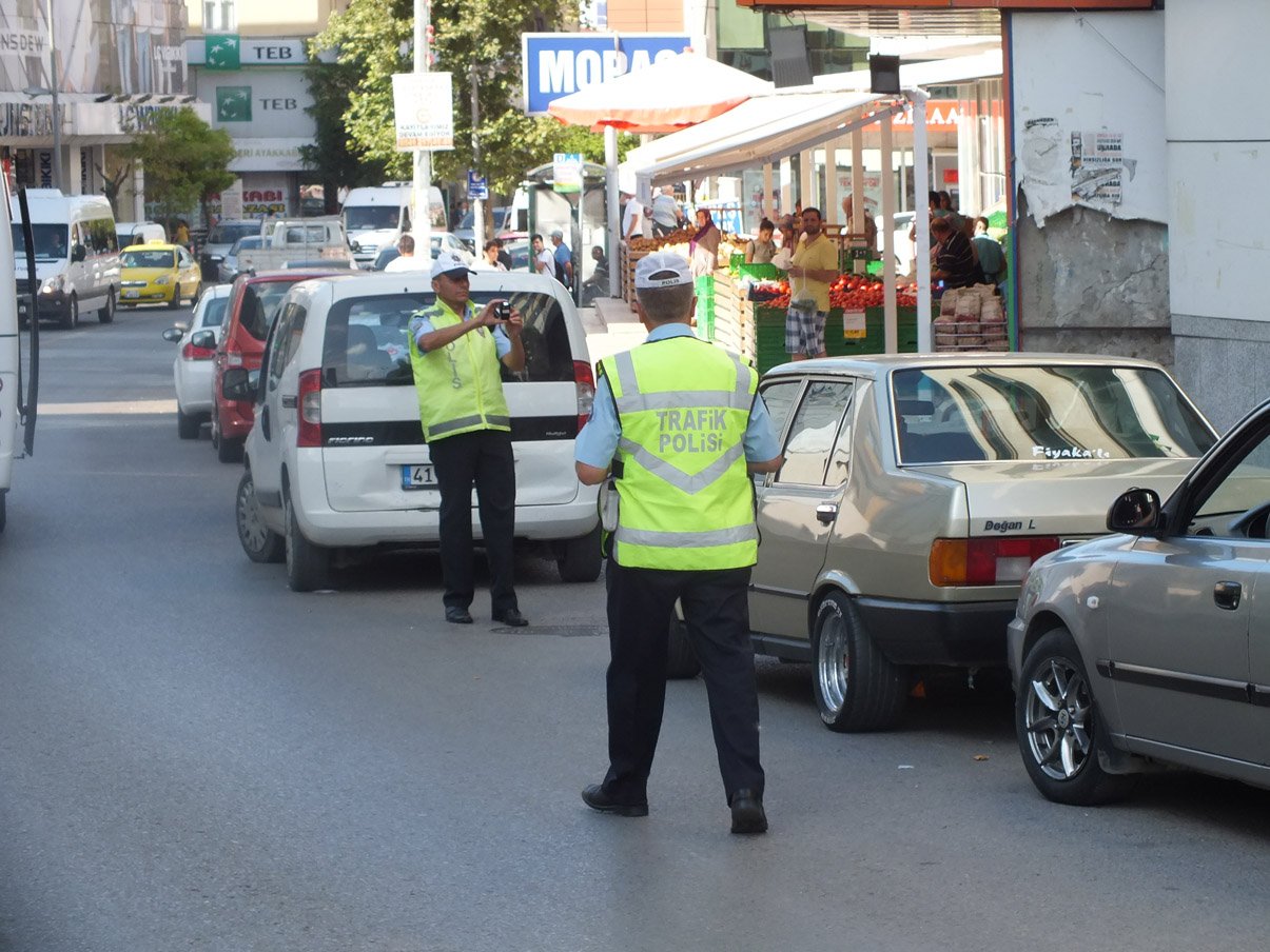 Okul başladı, trafik kilitlendi