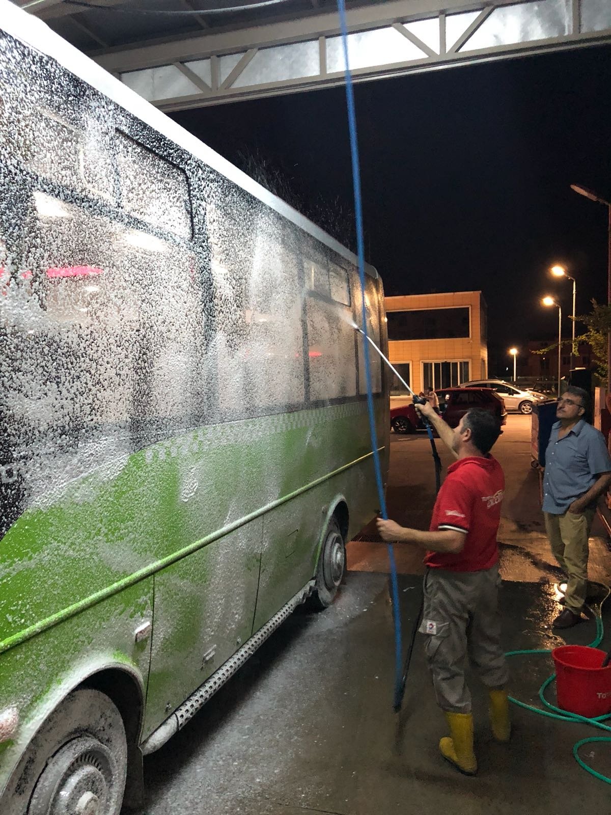 Darıca'da otobüsler düzenli olarak temizleniyor