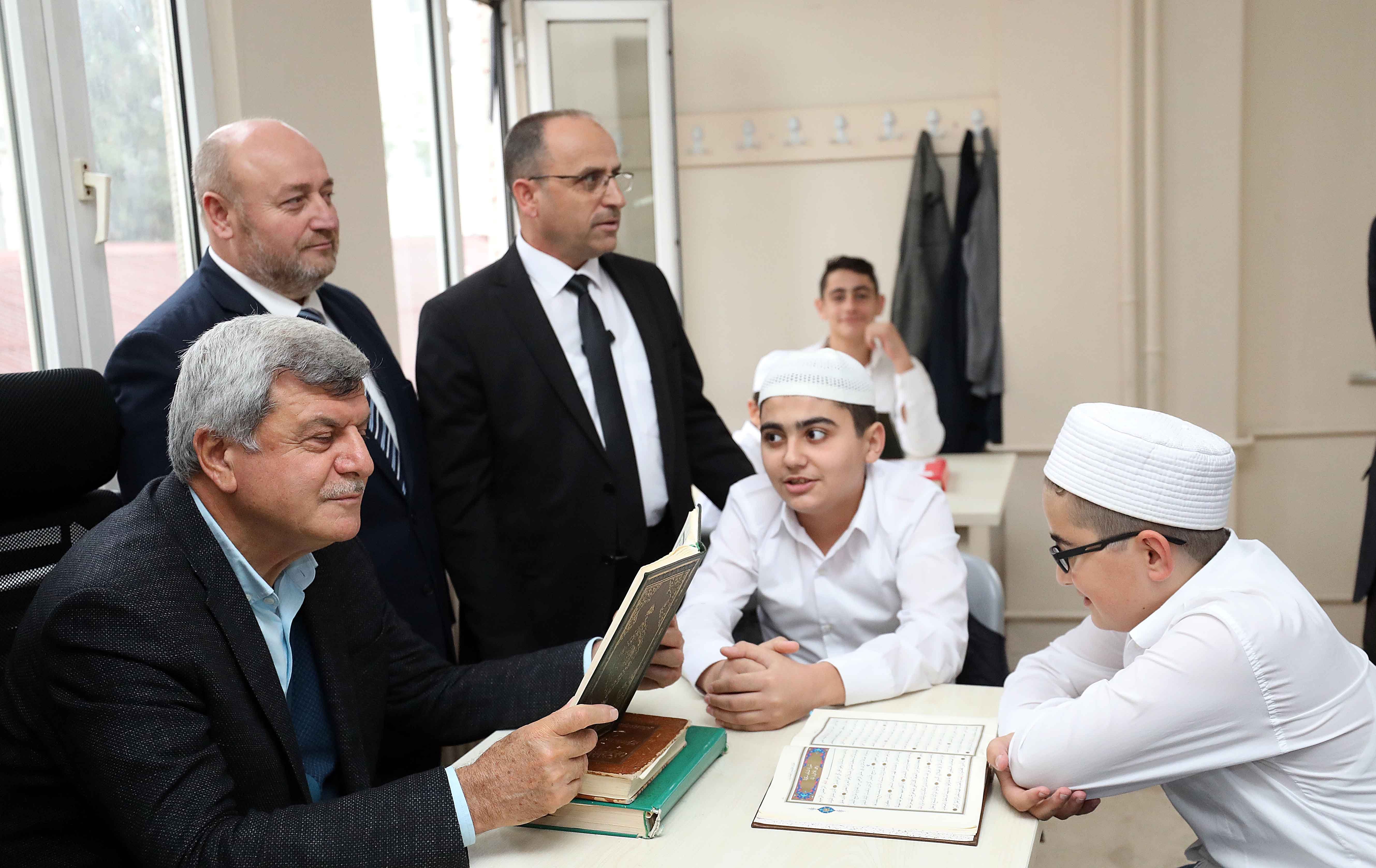 Karaosmanoğlu, Darıca'da temaslarda bulundu