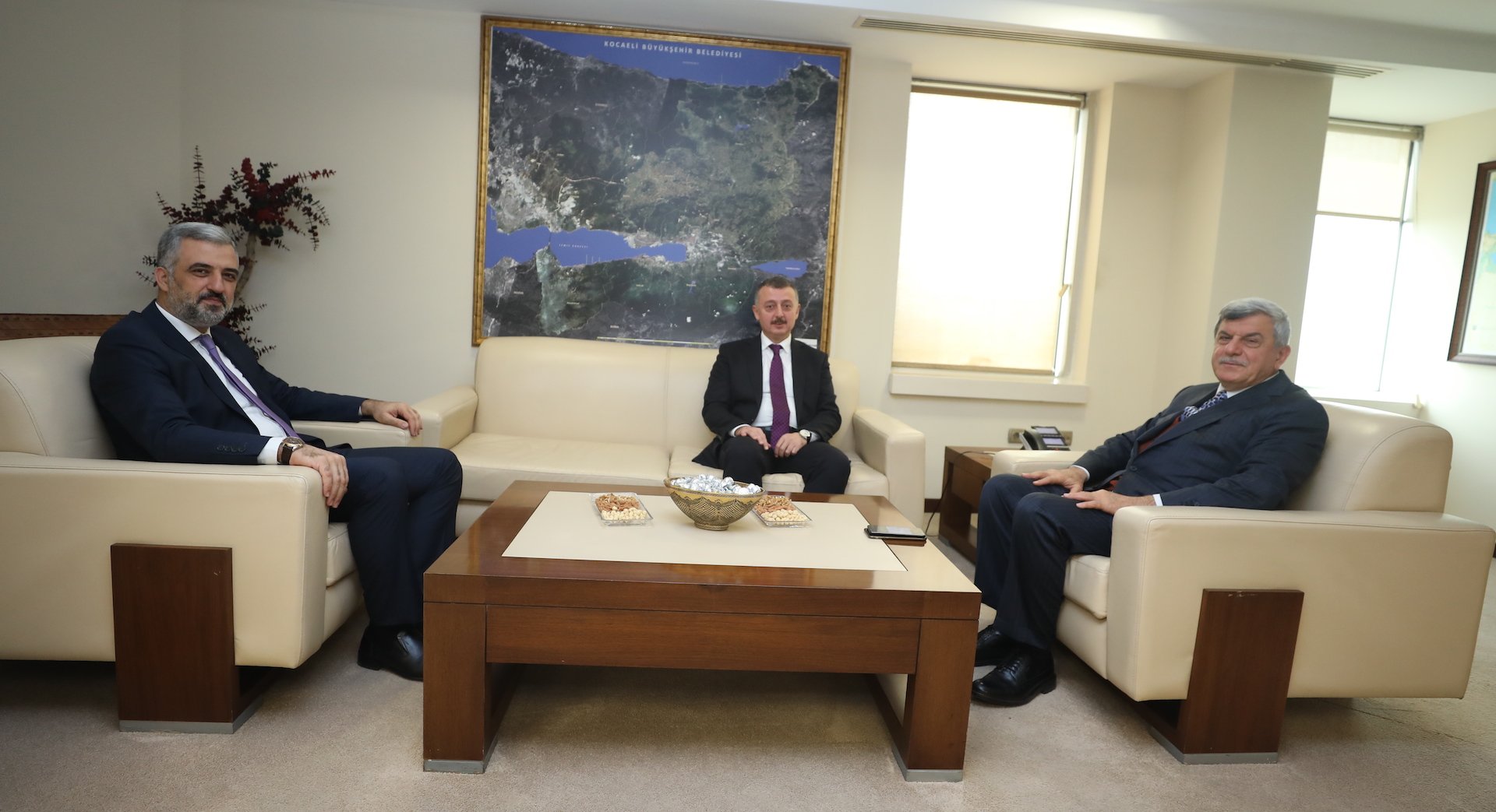 Karaosmanoğlu, Büyükakın’ı makamında ağırladı