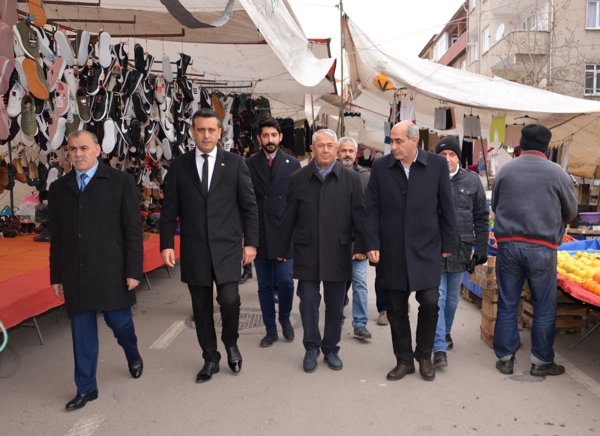 Sarıbay ve Törk Darıcalı pazar esnafını dinledi