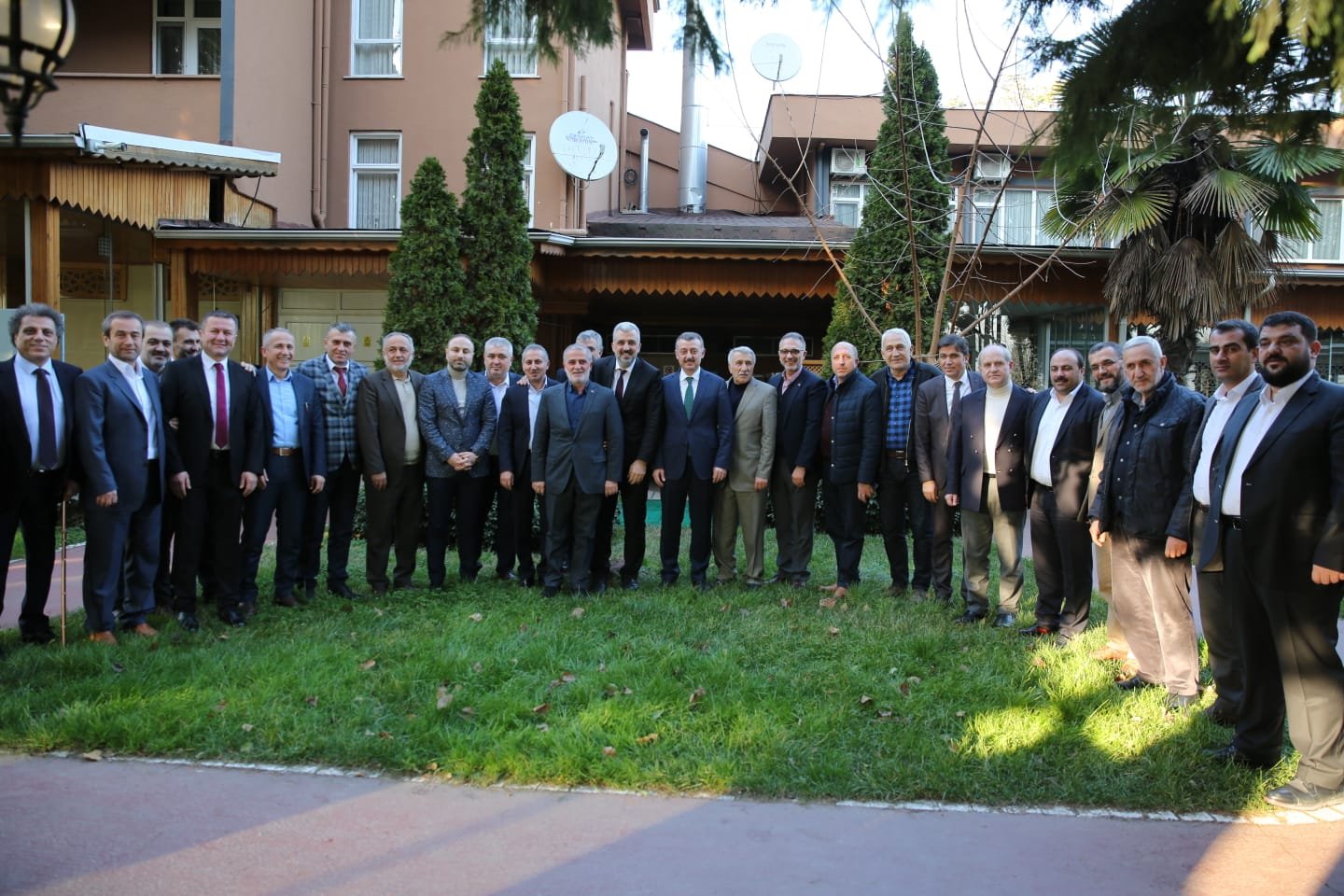 Büyükakın, AK Parti eski ilçe başkanlarıyla buluştu