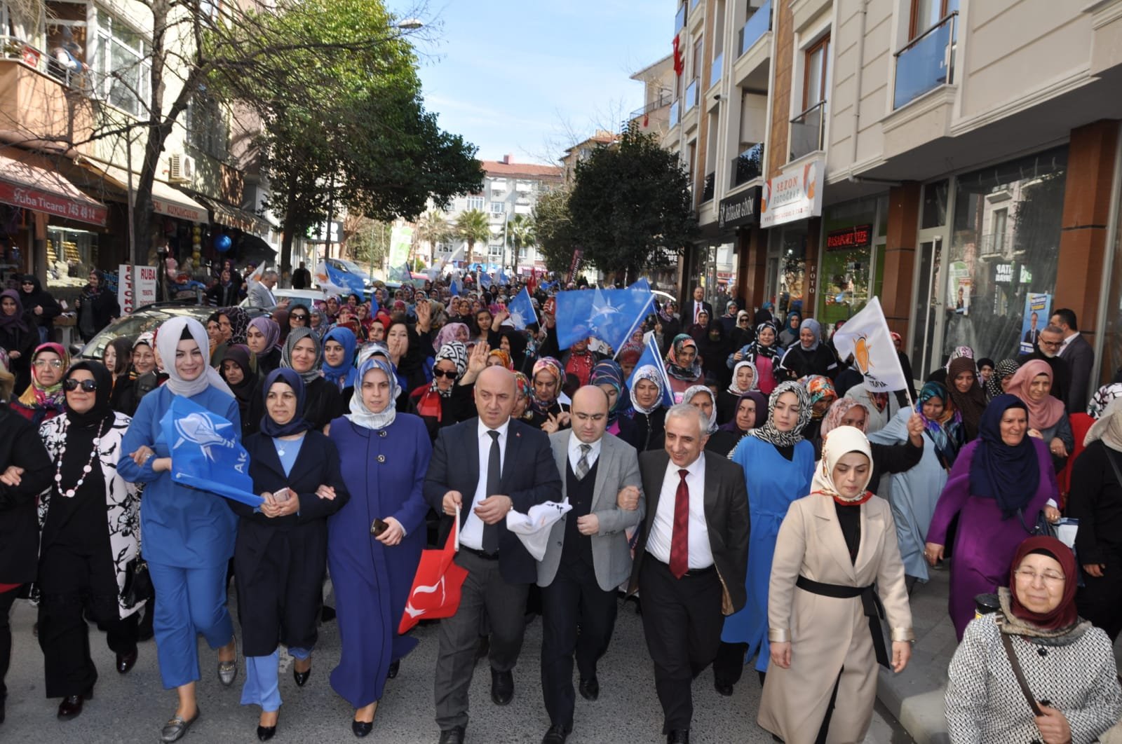 Bıyık'a binlerce kadından tam destek!