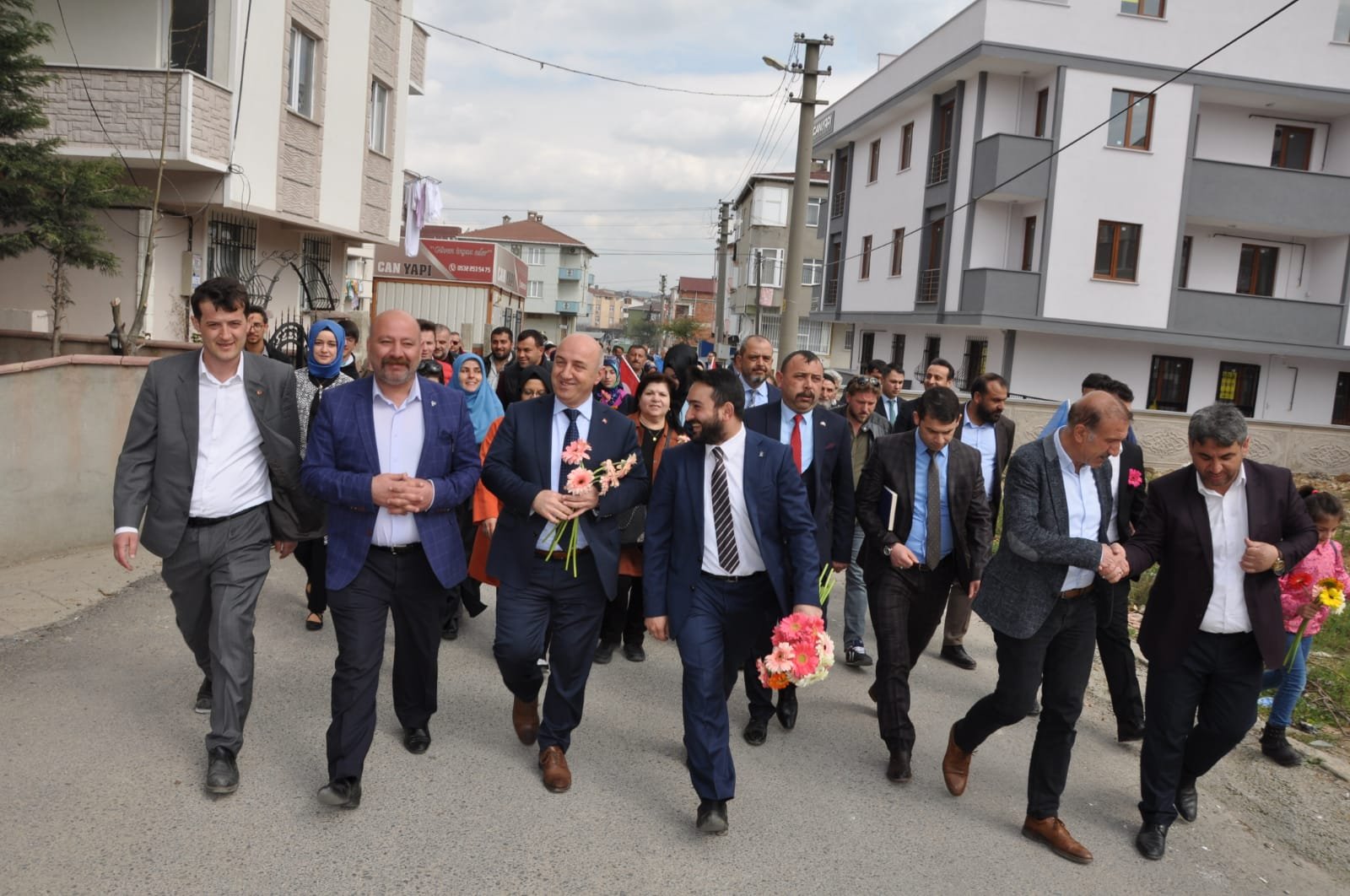 Bıyık'tan sevgi yürüyüşü