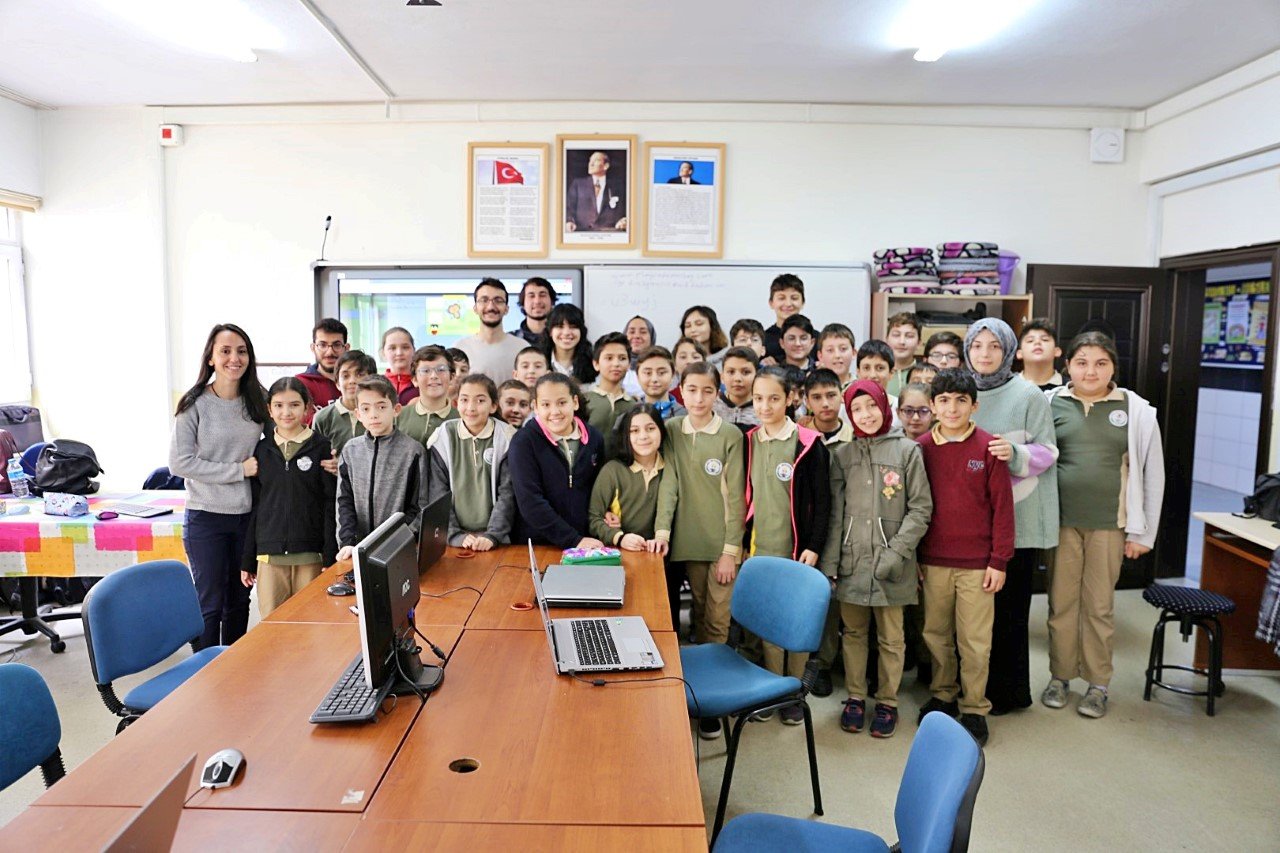 GTÜ'lü öğrenciler, Darıcalı öğrencilere yazılım ve kodlamayı anlattı