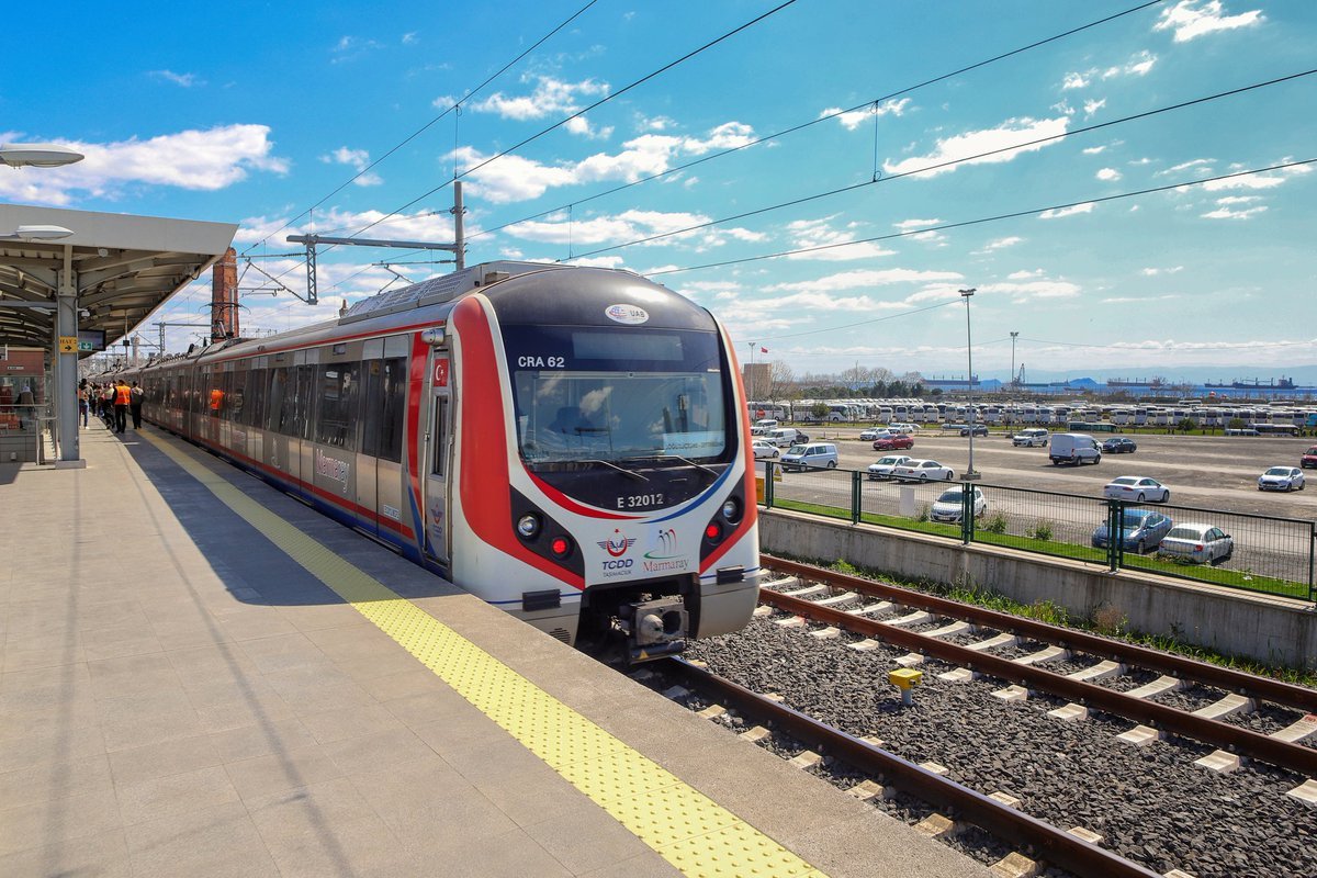 Marmaray'da tren seferleri saatleri uzatıldı