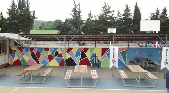 Kastamonu Entegre çalışanları okulları rengarenk yaptı
