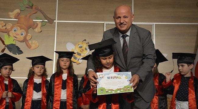 Farabi Kreşinde minikler mezuniyetlerini kutlandı