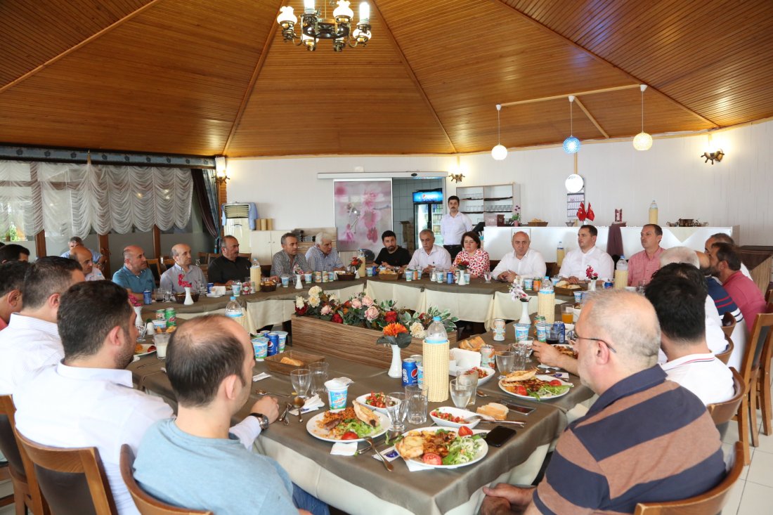 Bıyık'tan hayırsever işadamlarına teşekkür plaketi